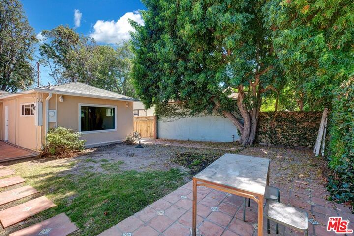 Property Photo: 2511 Castle Heights Ave CA 90034