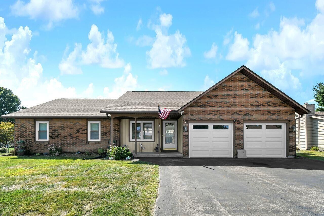 Property Photo:  1141 Whispering Pines Court  OH 43056 