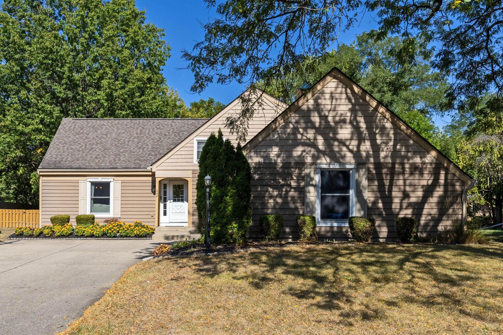 Property Photo: 644 Vancouver Drive OH 43081