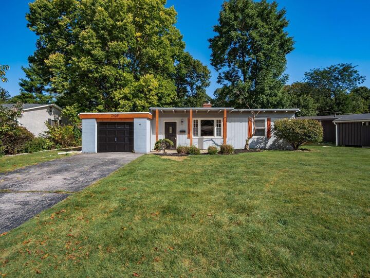 Property Photo: 2458 Edgevale Road OH 43221