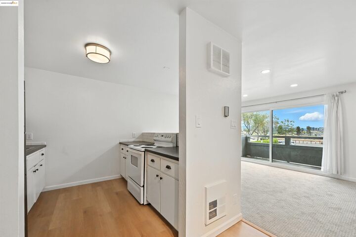 Property Photo: 5 Embarcadero 129 CA 94607