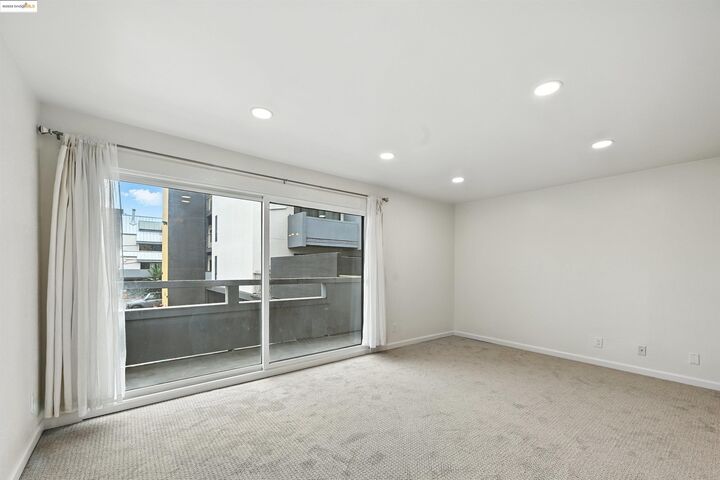 Property Photo: 5 Embarcadero 129 CA 94607