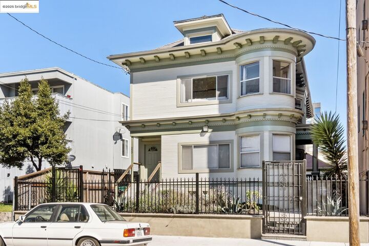 Property Photo: 548 37th St CA 94609