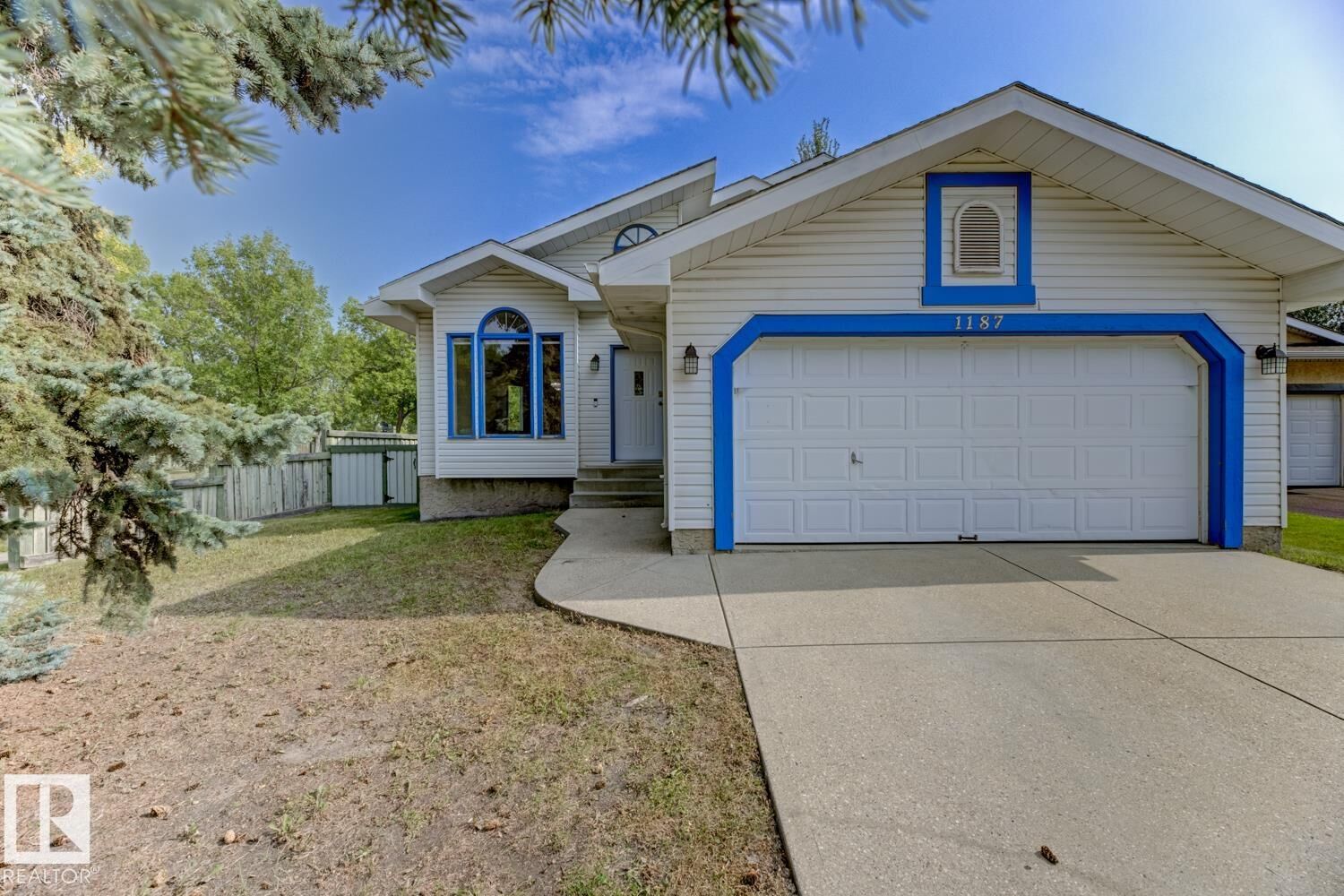 Property Photo:  1187 Potter Greens Drive NW  AB T5T 5Y6 
