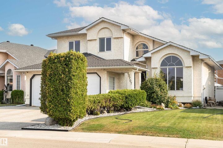 15707 72 Street NW  Edmonton AB T5Z 2Z3 photo
