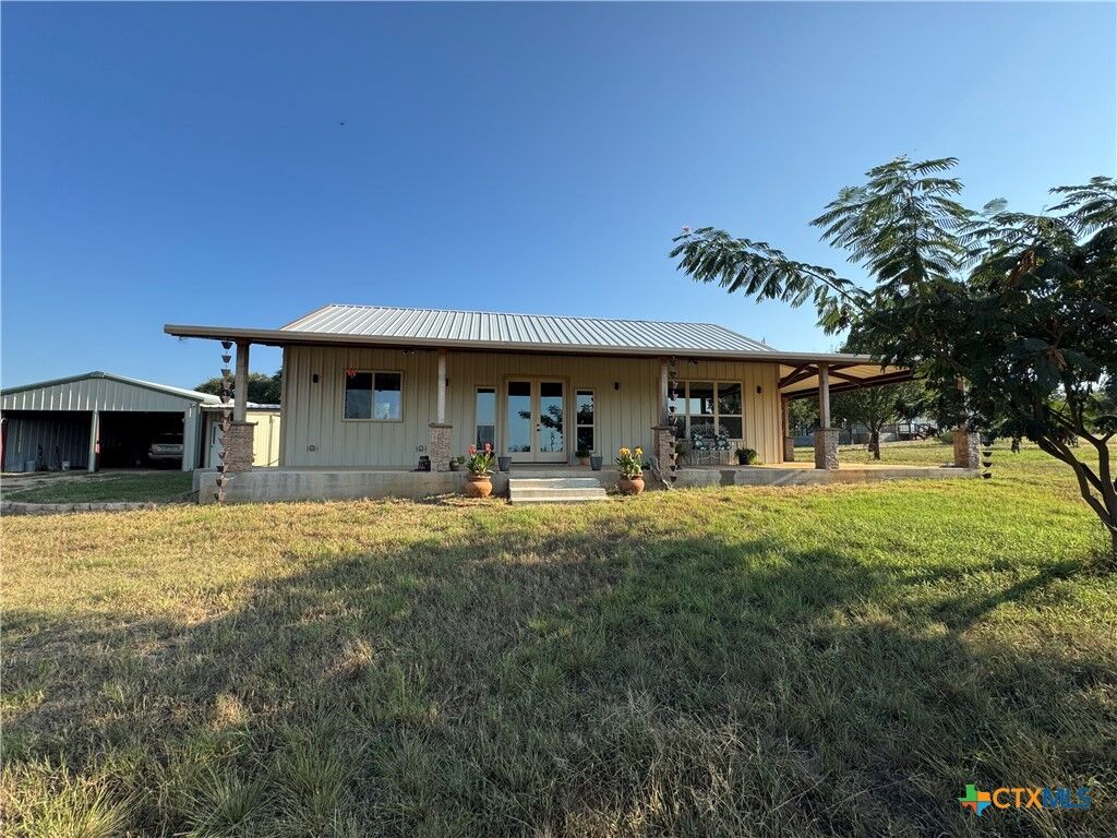 Property Photo:  212 E Rio Llano Drive  TX 78643 