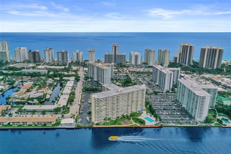 Property Photo: 3200 NE 36th St 315 FL 33308