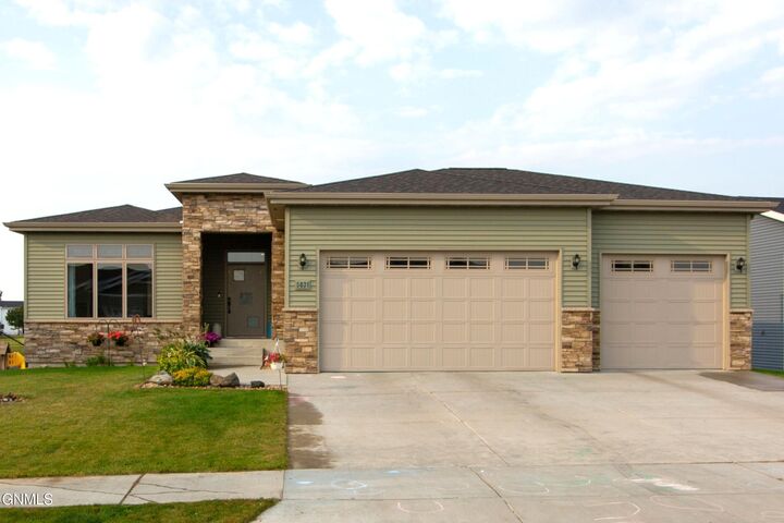 5031 Hitchcock Drive  Bismarck ND 58503 photo