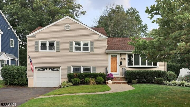 Property Photo: 631 Kensington Dr NJ 07090