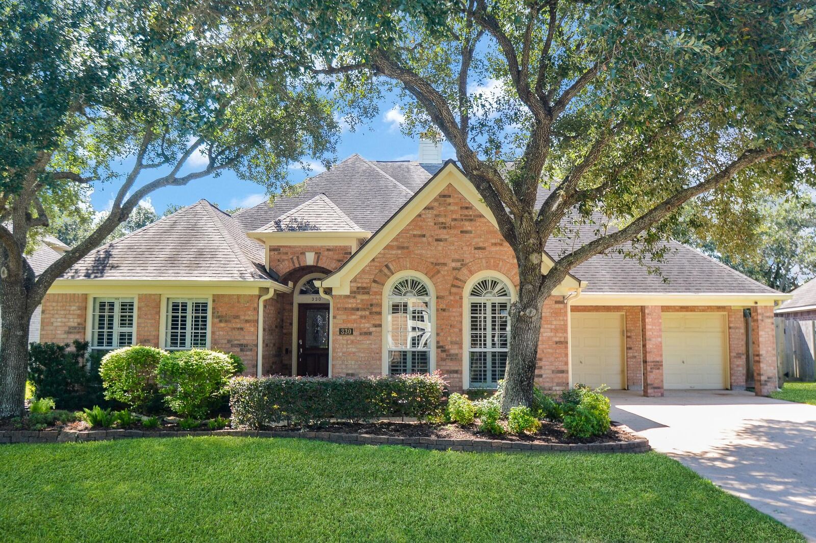 Property Photo:  330 Crestwater Trail  TX 77082 