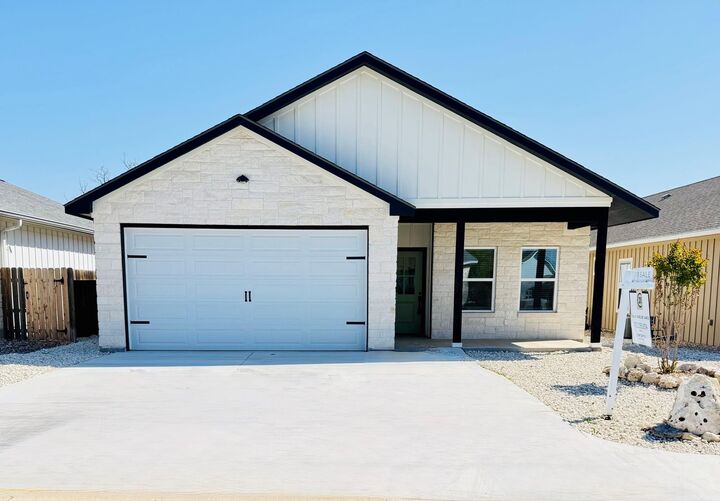 Property Photo: 1012 Creswell Lane TX 78028