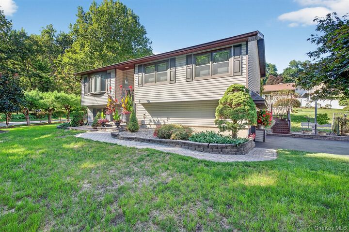 Property Photo:  83 Camelot Road  NY 12601 