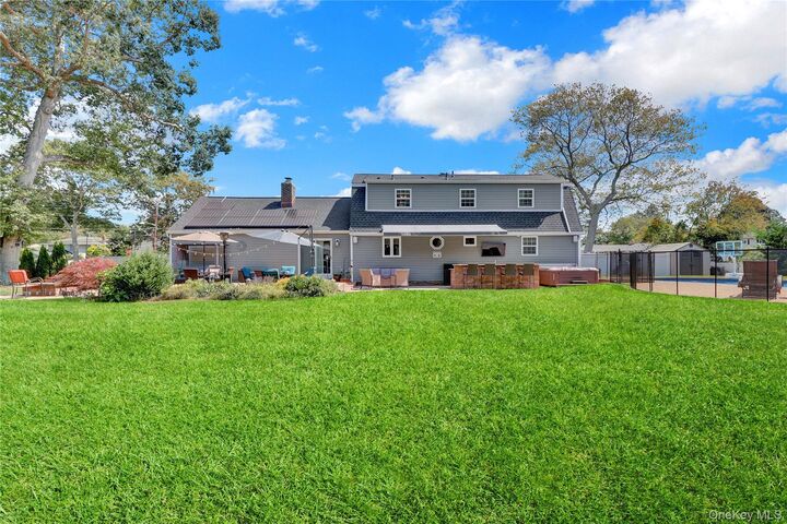 Property Photo:  40 Bayview Drive  NY 11769 