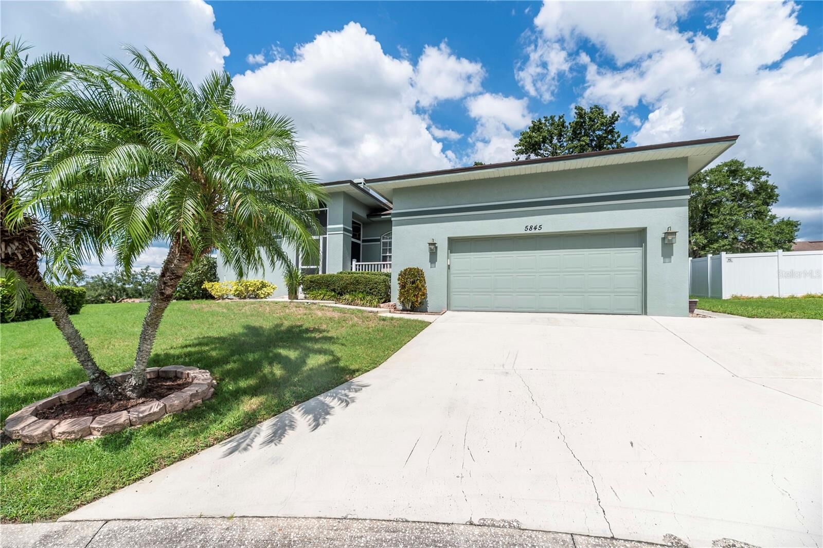 Property Photo: 5845 Danterbury Court FL 33810