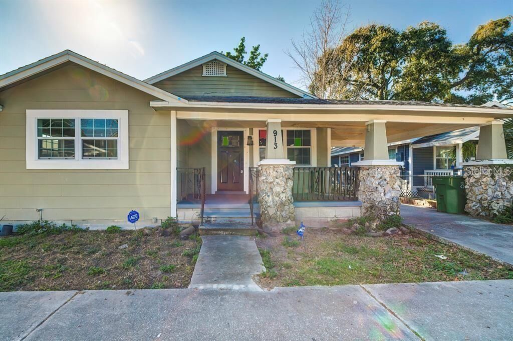 Property Photo: 913 E 28th Avenue FL 33605