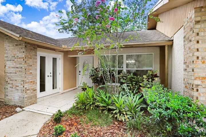 Property Photo:  1040 Sylvia Lane  FL 33613 