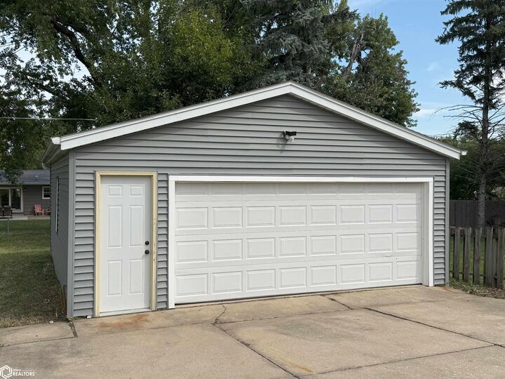 Property Photo:  703 Arlington Drive  IA 50158 