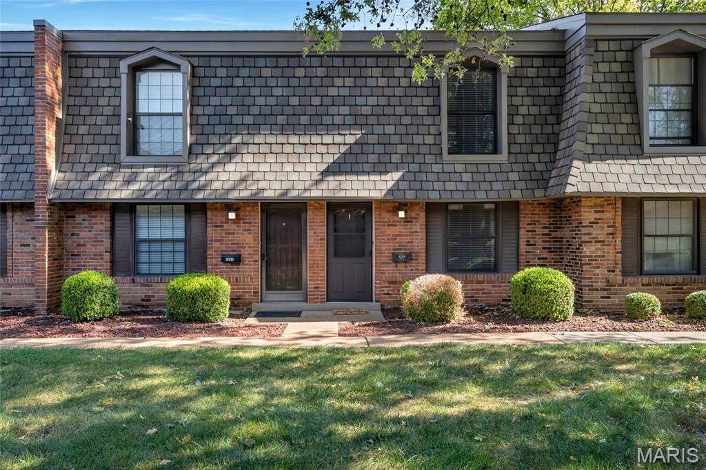 Property Photo:  4259 Burnett Walk  MO 63125 