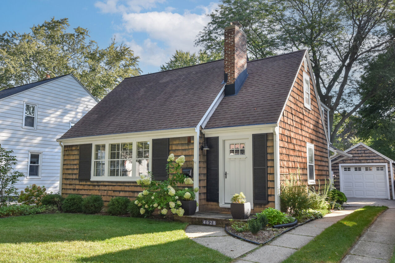 Property Photo: 4628 N Idlewild Ave WI 53211