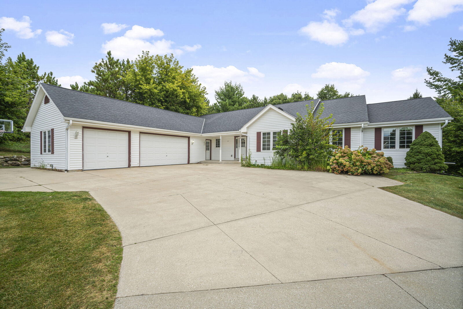 Property Photo:  407 Morrissey Dr  WI 53153 