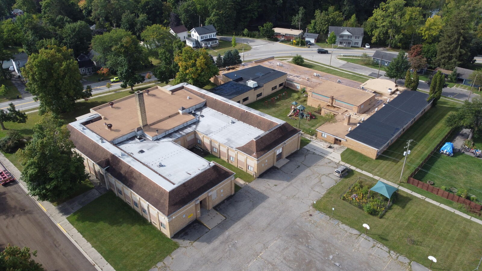 Property Photo:  410 City Road  MI 48158 