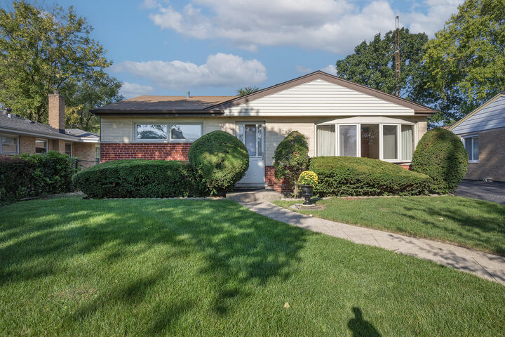 Property Photo:  8206 N Octavia Avenue  IL 60714 