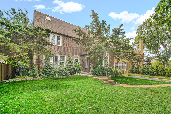 Property Photo:  1819 Glenview Avenue  IL 60068