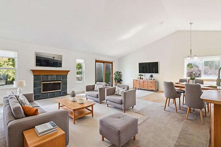 Property Photo:  2 Melbourne Court  IL 60156