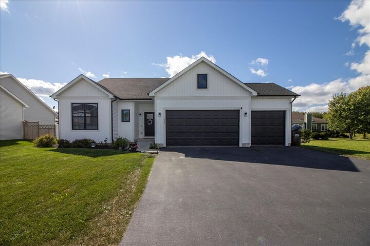 Property Photo:  1005 Joel Lane  IL 60135 