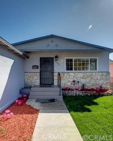 Property Photo: 1566 W 208th CA 90501