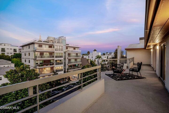 Property Photo: 1645 Malcolm Avenue 302 CA 90024