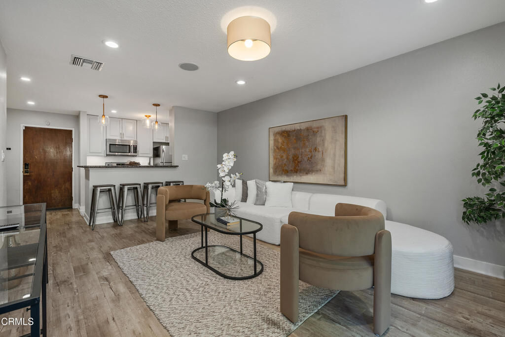 Property Photo:  805 Temple Terrace 104  CA 90042 