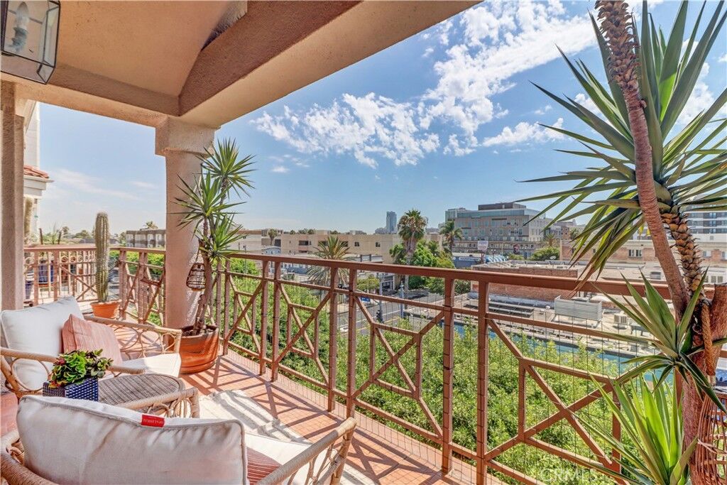 Property Photo:  801 Pine Avenue 407  CA 90813 