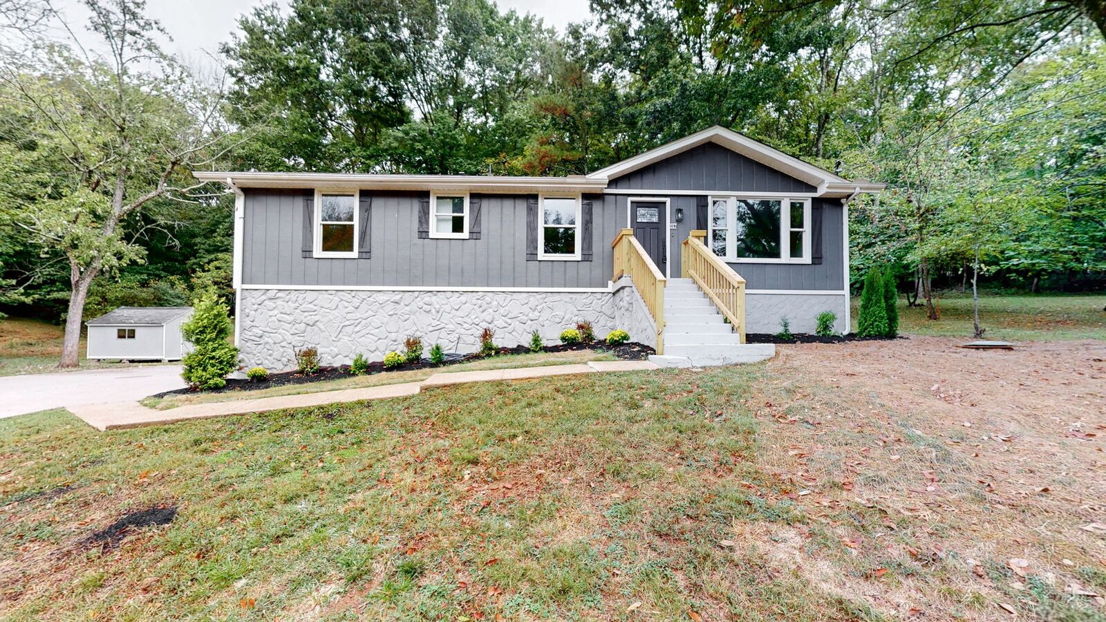 Property Photo: 207 Cartwright Ct TN 37072