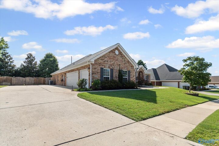 Property Photo:  2219 Towne Park Drive SW  AL 35803 