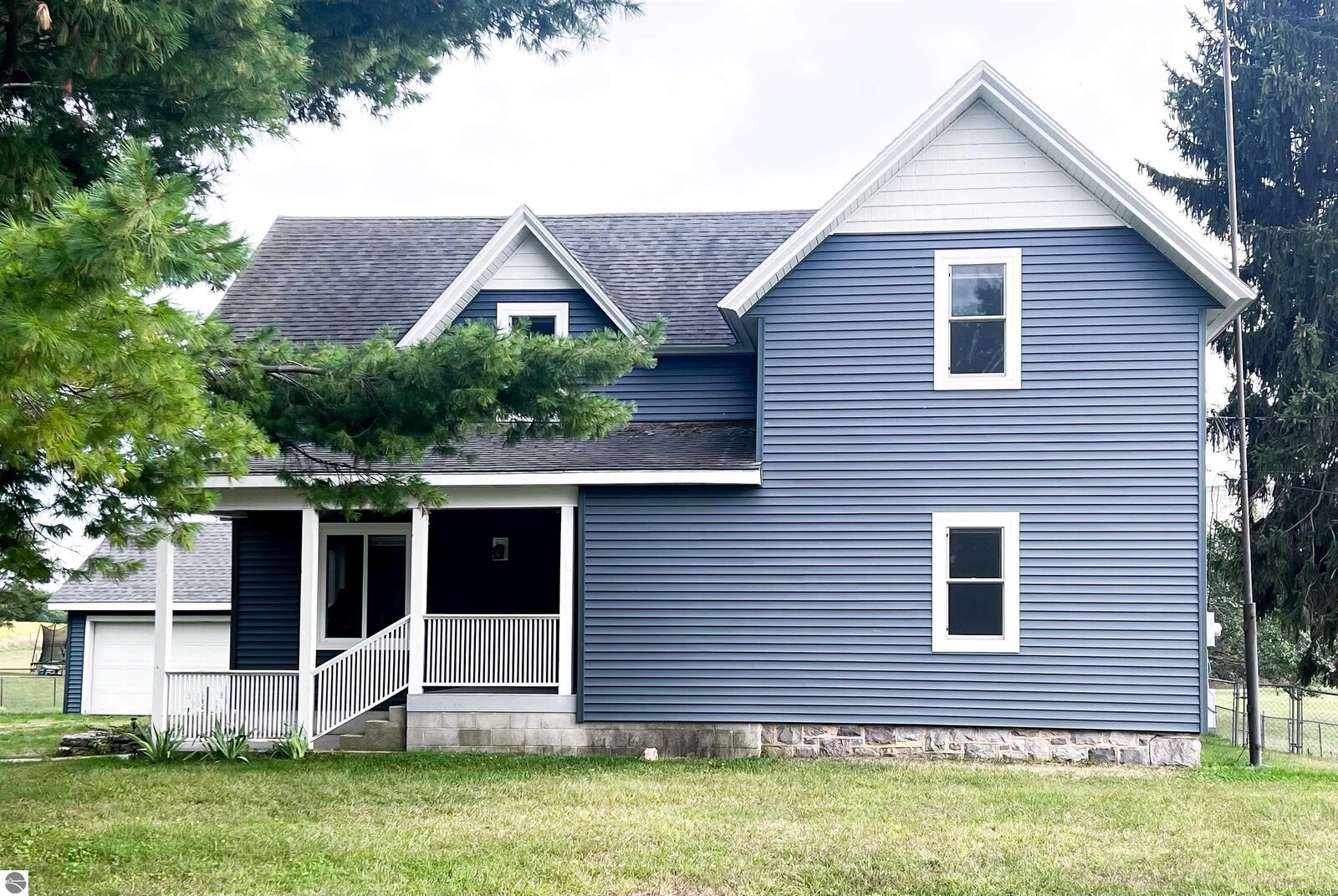 Property Photo:  1466 E River Road  MI 48858 