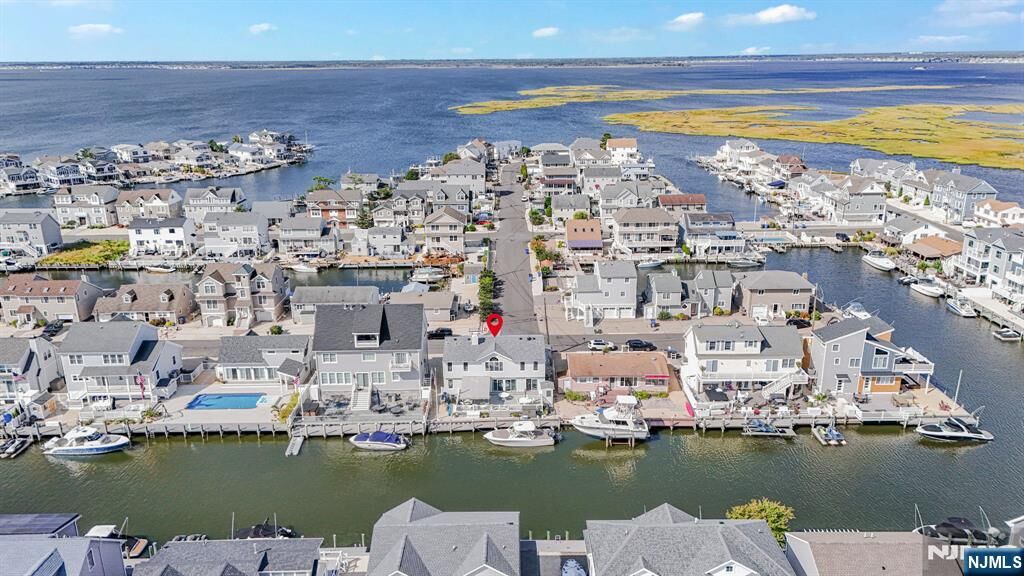 Property Photo:  366 Fort Meyers Court  NJ 08735 