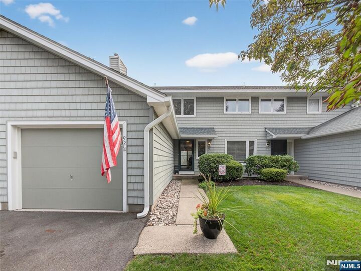 92 Hopkins Court  Mahwah NJ 07430 photo