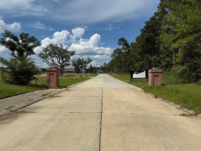 Property Photo: 249 La Chenier Drive LA 70461