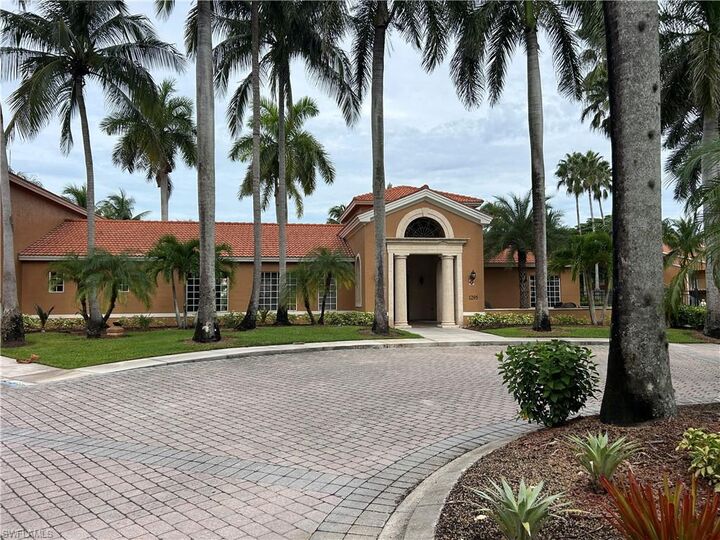 Property Photo: 1210 Wildwood Lakes Blvd 202 FL 34104