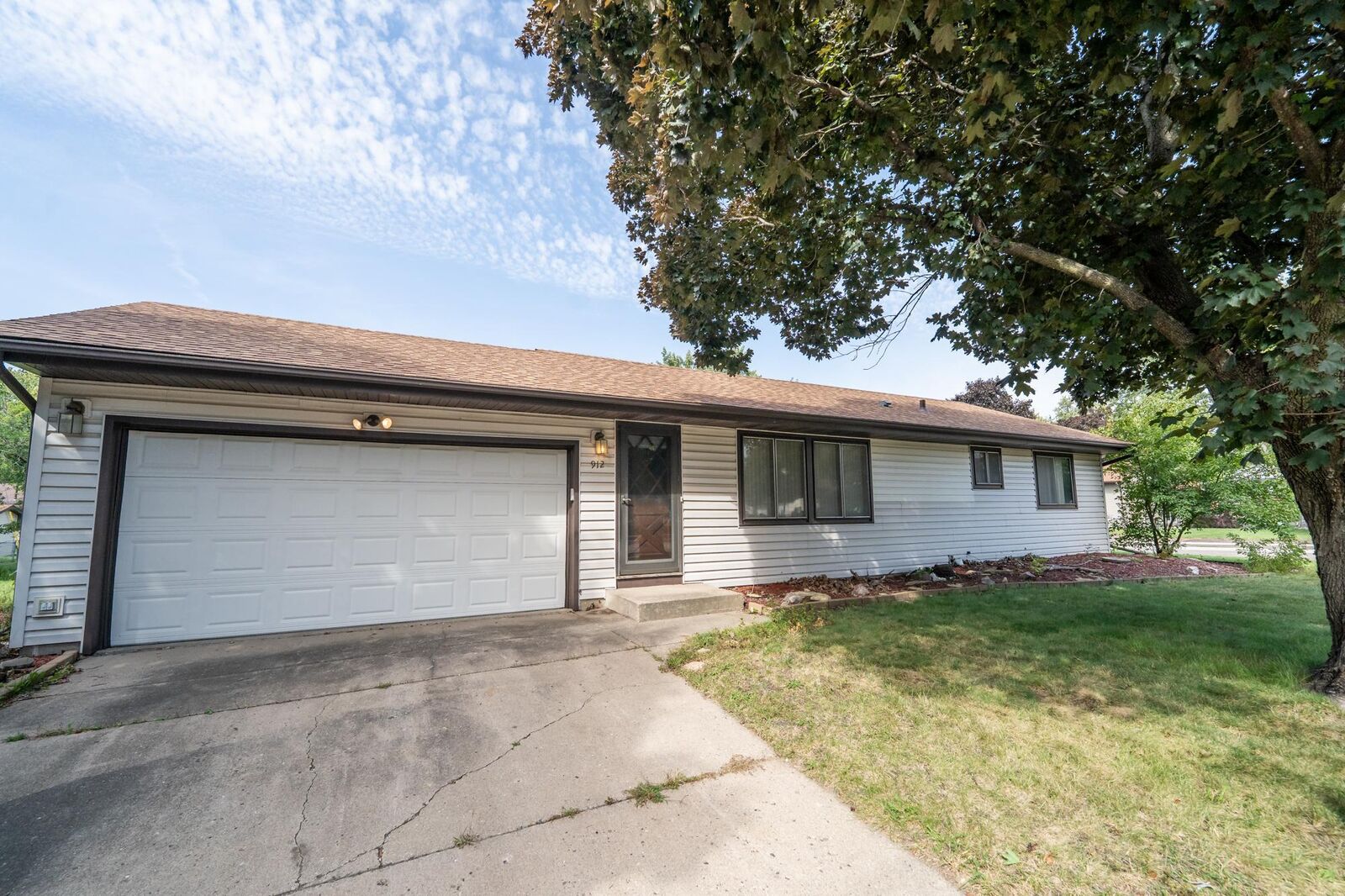 Property Photo: 912 Golding Lane MN 55124