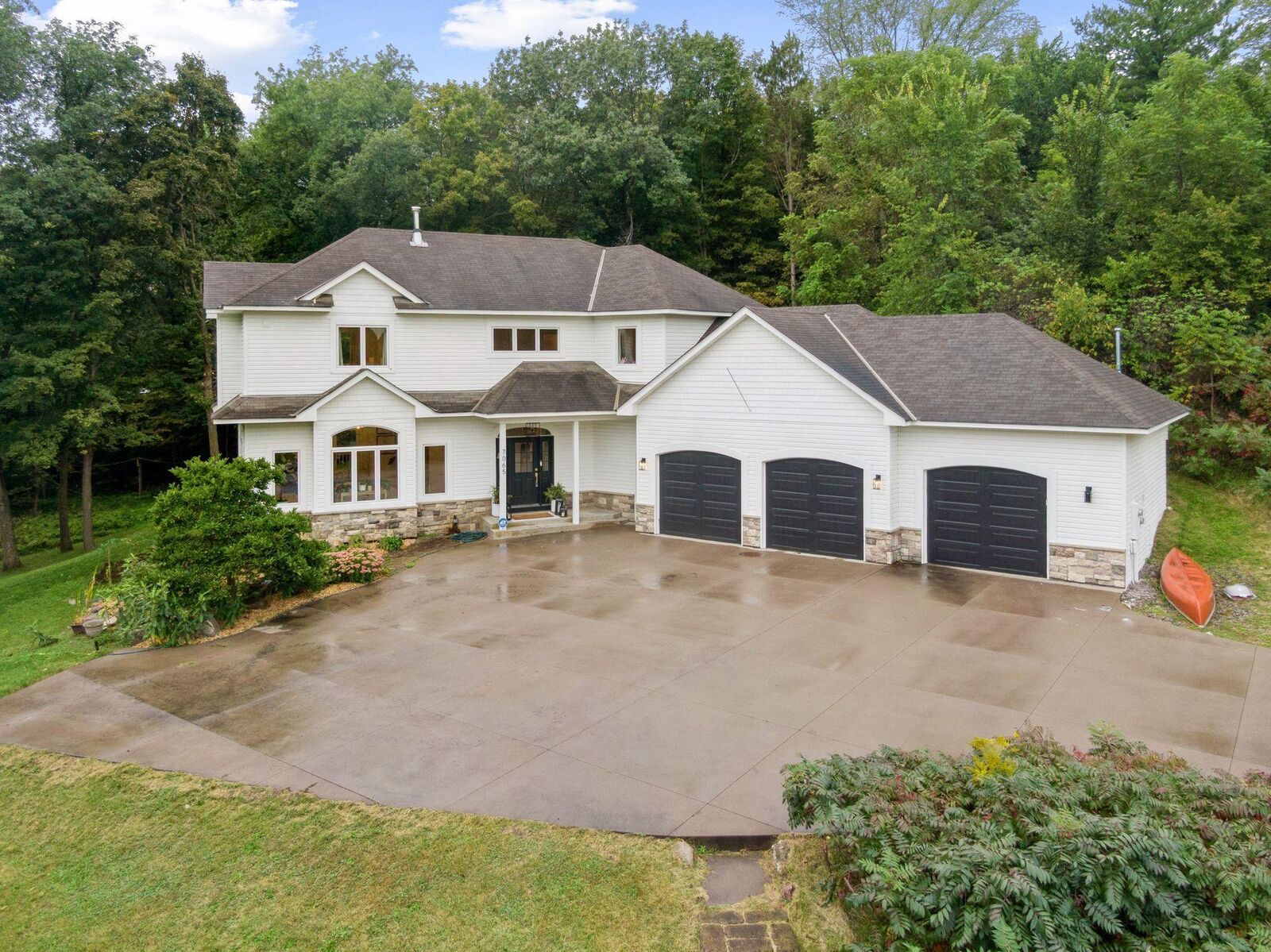 Property Photo: 7065 Woodland Trail MN 55373
