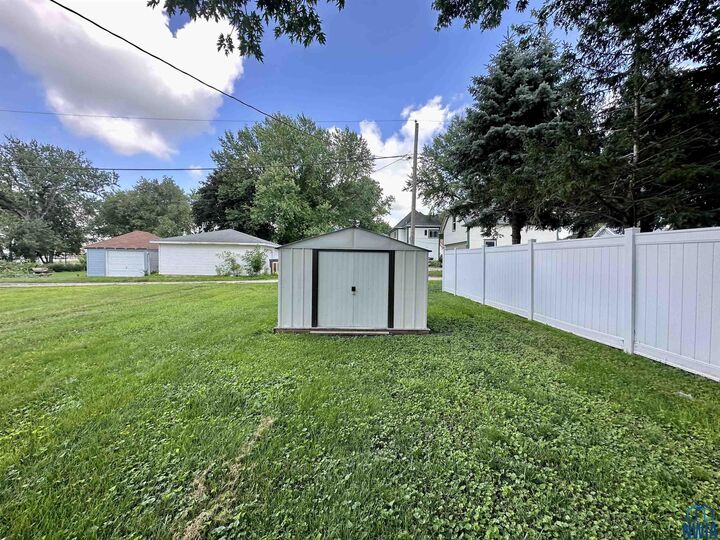 Property Photo: 405 N Elm St IA 51035