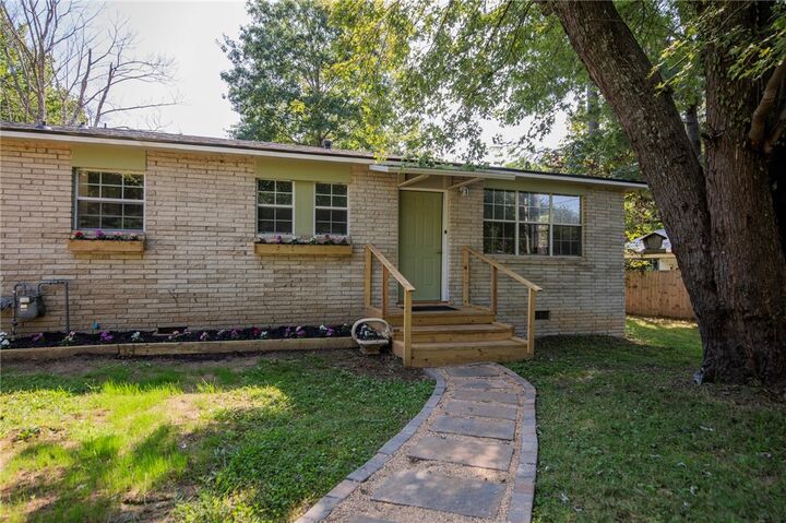 Property Photo: 1208 S Lake Sequoyah Drive AR 72701