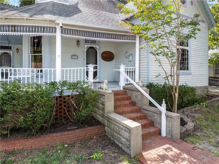 Property Photo:  610 W Central Avenue  AR 72601 