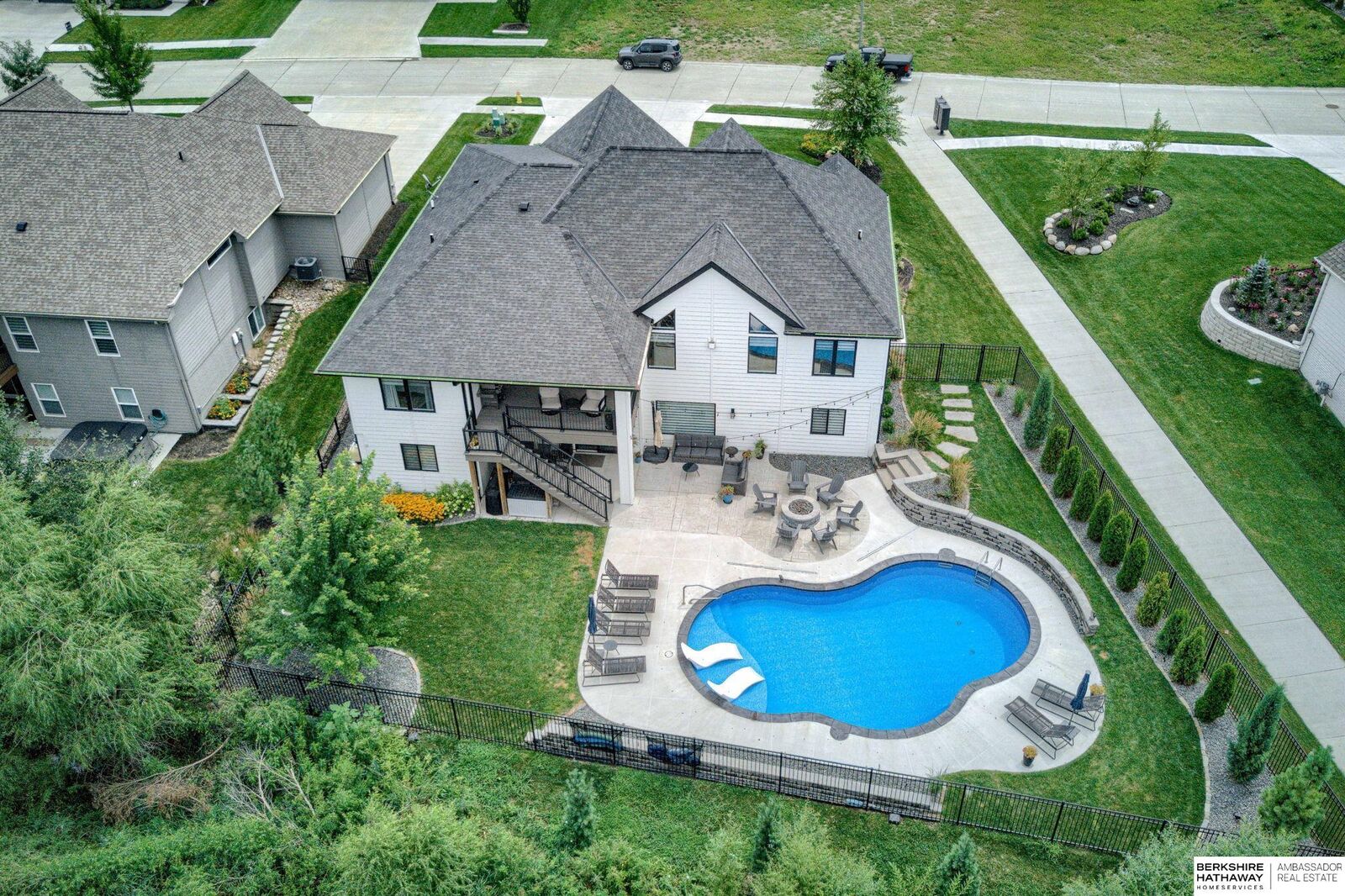 Property Photo: 18312 Cheyenne Road NE 68136