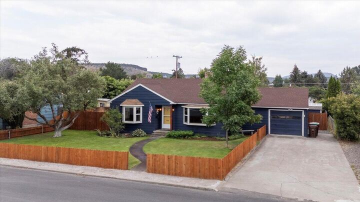 Property Photo:  646 SE 2nd Street  OR 97754 