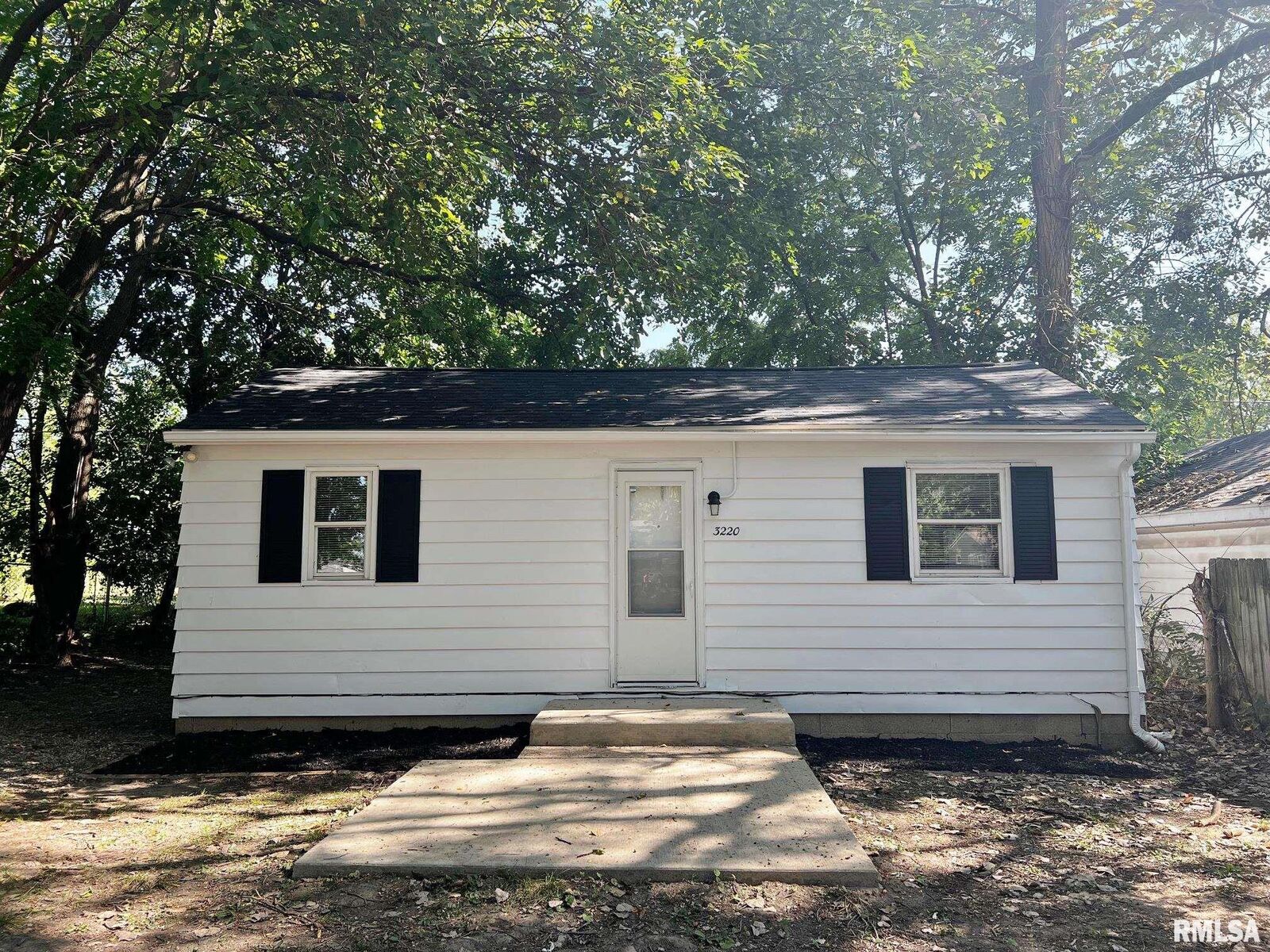Property Photo:  3220 N Gale Avenue  IL 61604 
