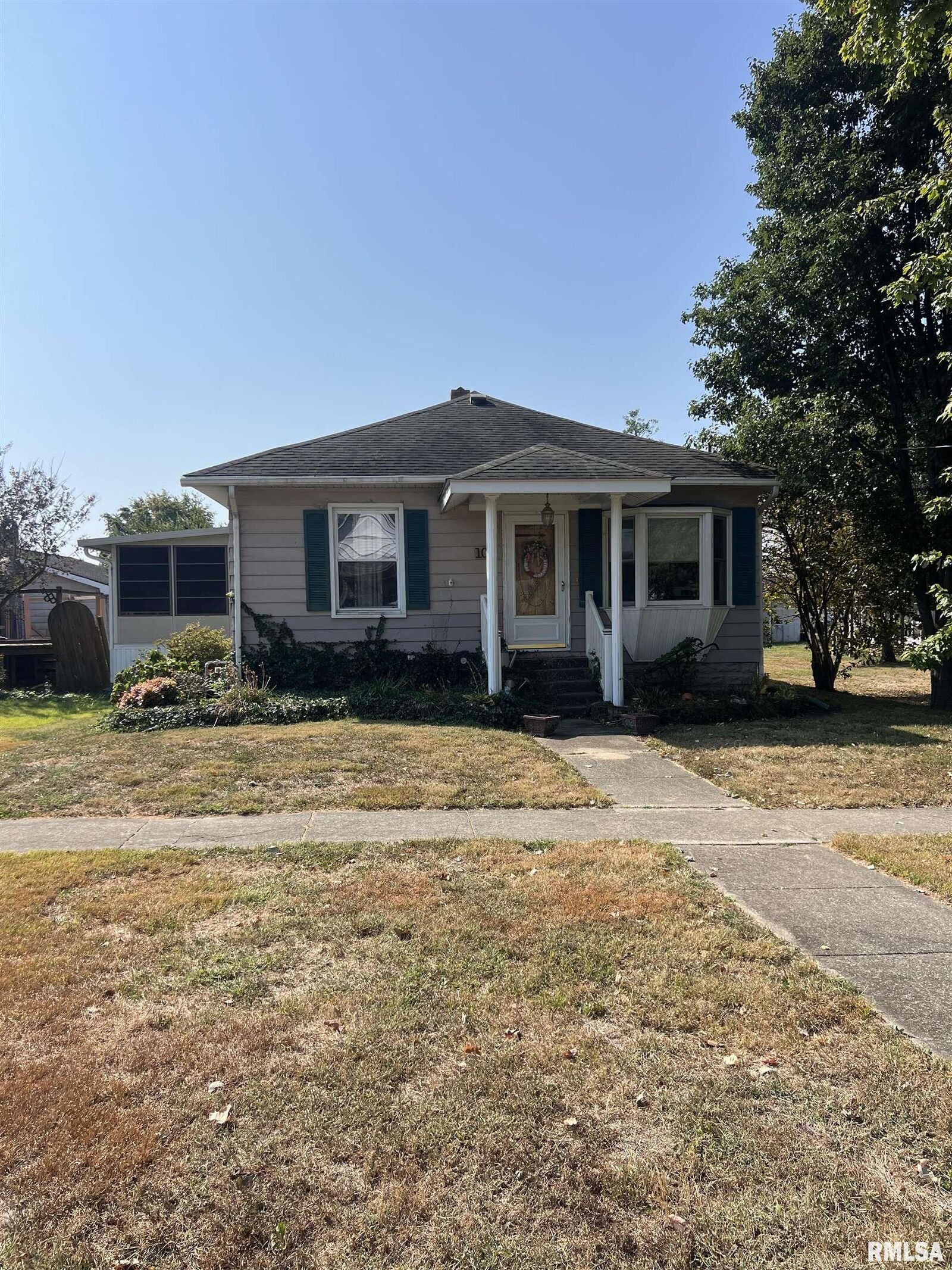 Property Photo: 103 E Florence Street IL 62844