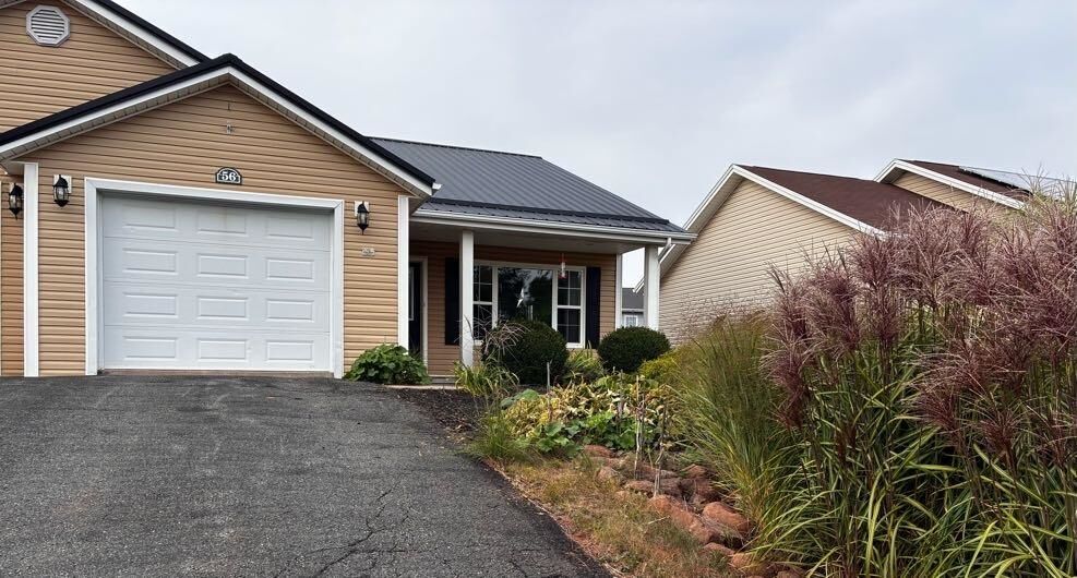 Property Photo:  56 Parkway Drive  PE C1E 0C2 